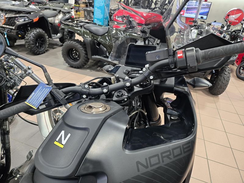 2022 HUSQVARNA NORDEN 901 Image 7