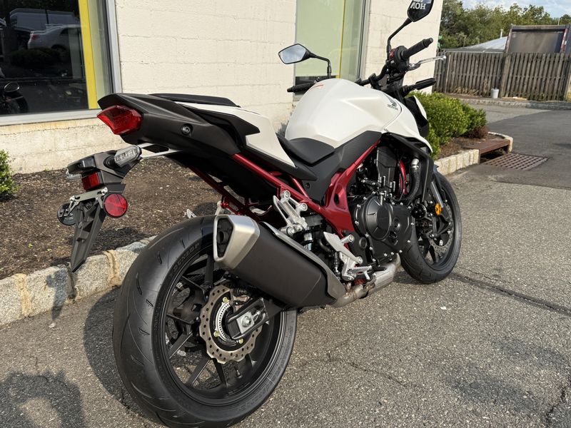 2025 Honda CB750 HornetImage 3