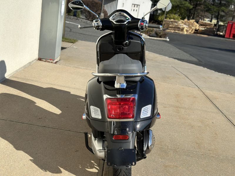 2024 Vespa GTS 300Image 5