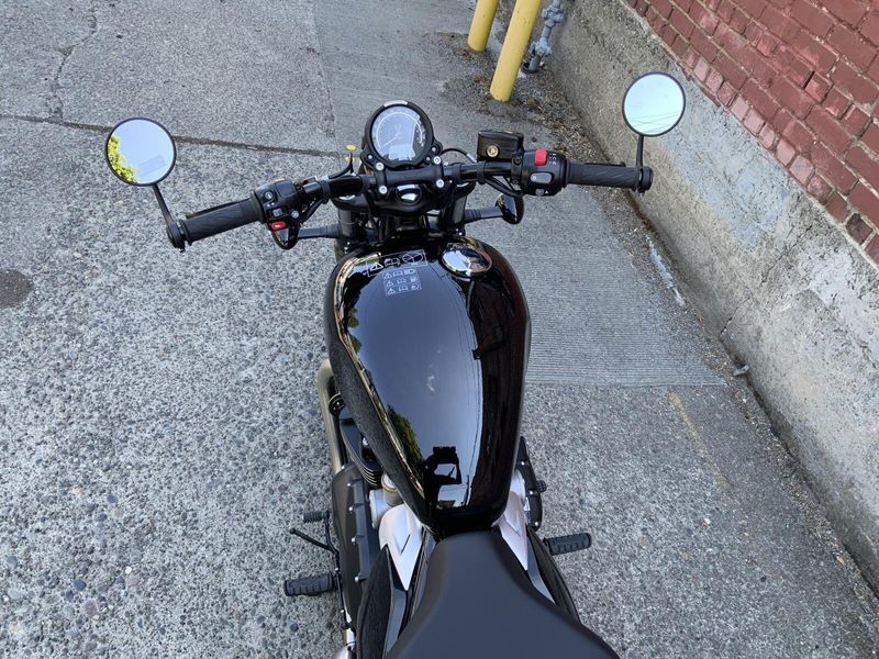 2027 Triumph BONNEVILLE BOBBER