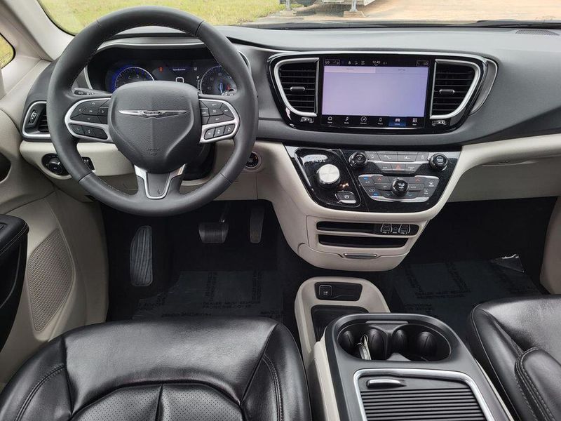2023 Chrysler Pacifica Touring LImage 31
