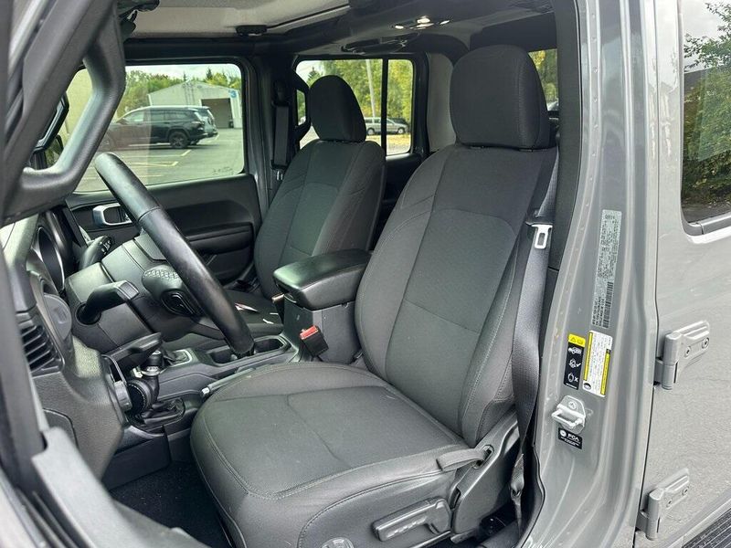 2021 Jeep Gladiator Sport photo 10