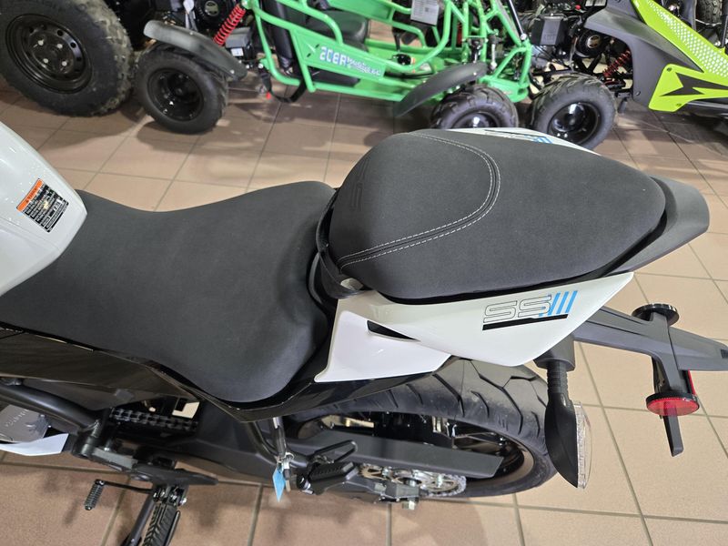 2025 CFMOTO 300SS NEBULA WHITE Image 14