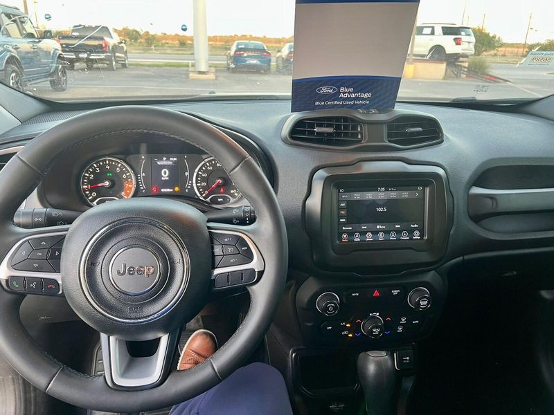 2018 Jeep Renegade Latitude North Edition photo 9