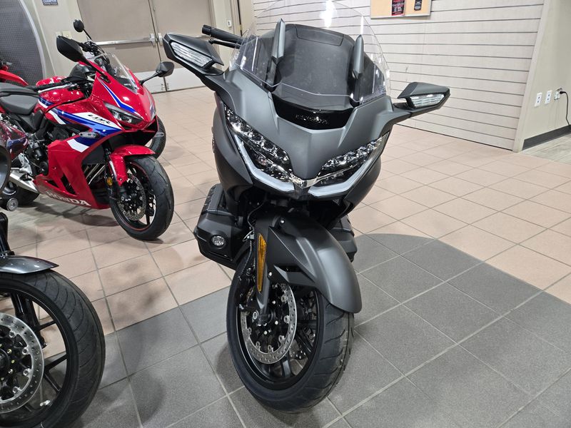 New 2025 Honda GOLD WING DCT 50TH ANNIVERSARY MATTE BLACK METALLIC Image 5