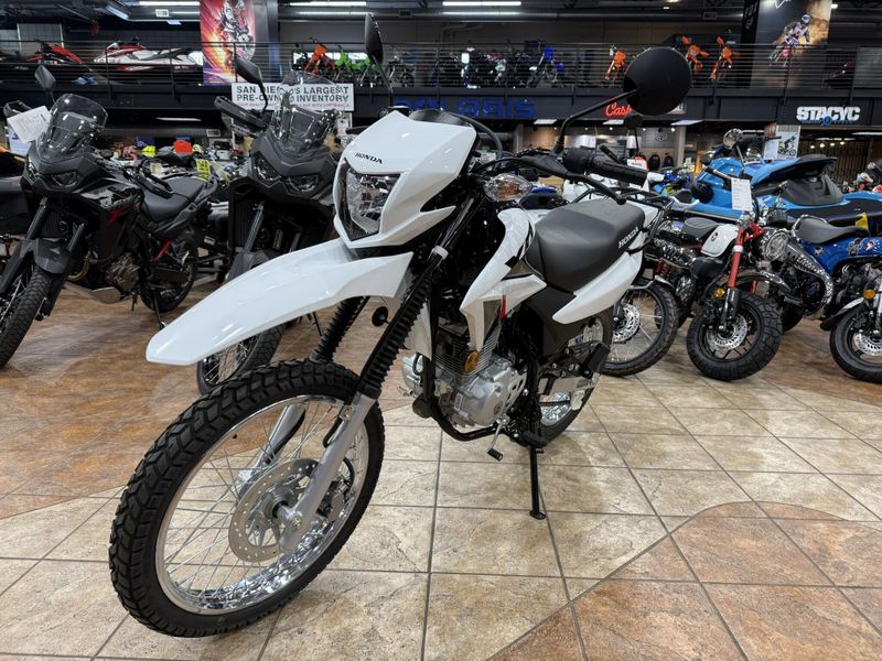2025 Honda XR150L Image 3