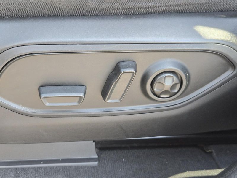 Used 2023 Jeep Grand Cherokee L Laredo 4x2