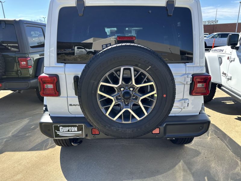 2025 Jeep Wrangler 4-door SaharaImage 8