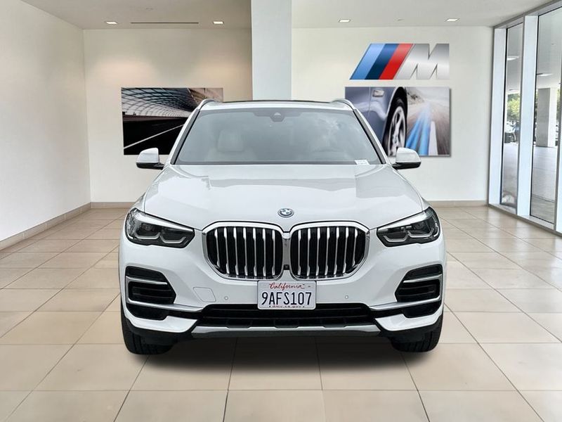 2022 BMW X5 xDrive45eImage 3