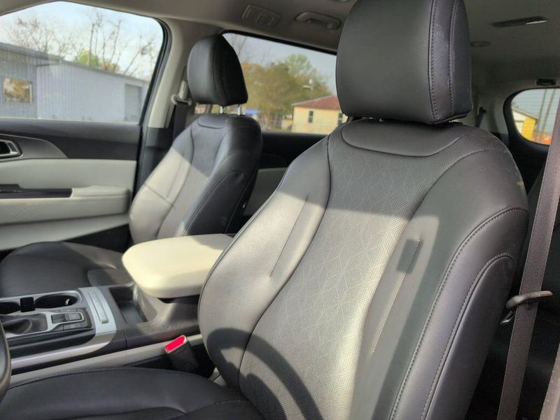 2024 Kia Carnival LXImage 12