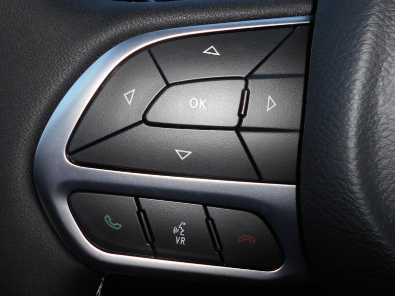 2025 Chrysler Pacifica SelectImage 18