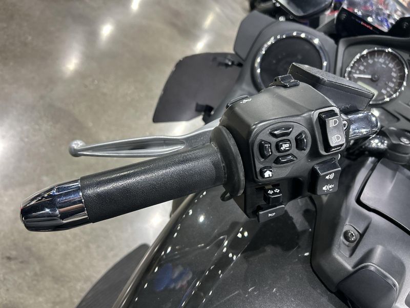 Used 2018 Yamaha Star Venture Image 23
