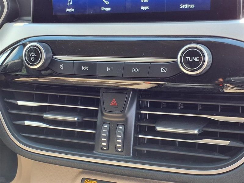 2021 Ford Escape SEL Hybrid photo 6