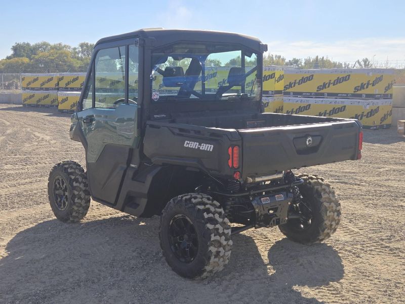 New 2026 Can-Am DEF DPS CAB HD9 Image 8