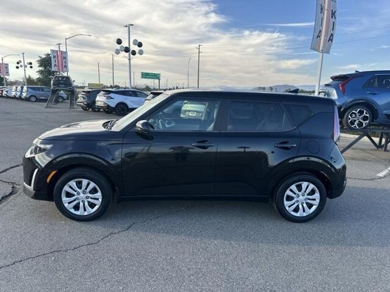 Used 2023 Kia Soul LXImage 2
