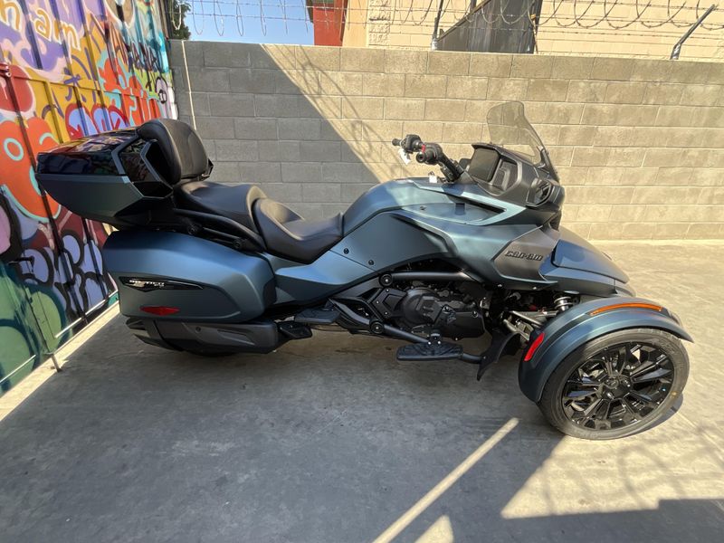 New 2025 Can-Am SPYDER F3 LIMITED Image 8