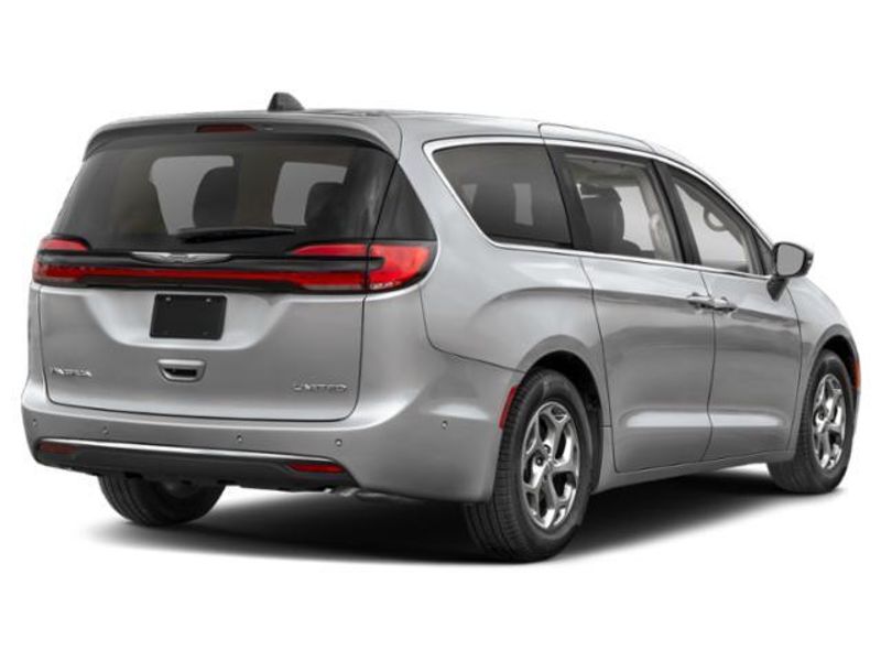 2024 Chrysler Pacifica Pinnacle photo 3