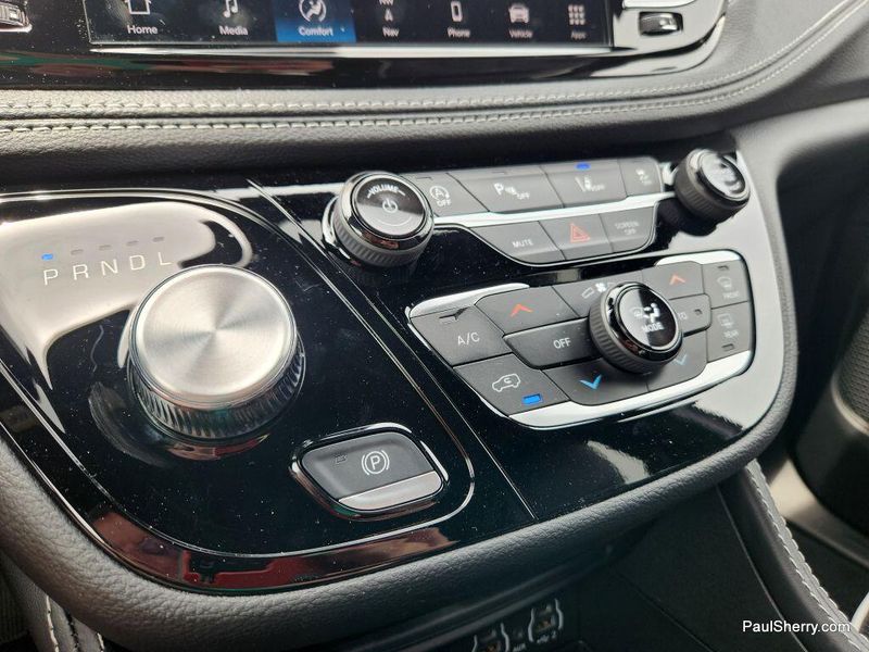 2025 Chrysler Pacifica LimitedImage 40