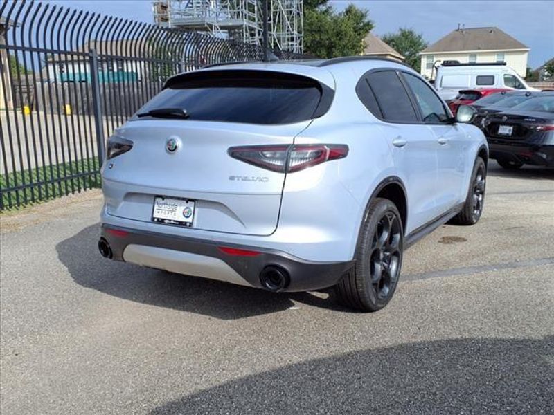 2024 Alfa Romeo Stelvio TiImage 7