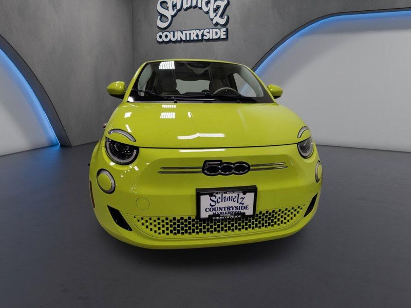 New 2025 Fiat 500e IconaImage 2