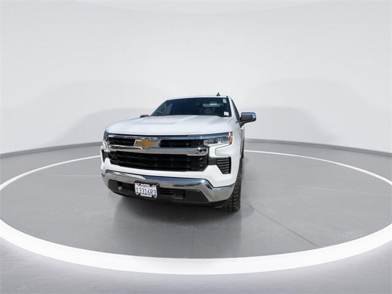 2022 Chevrolet Silverado LT photo 3