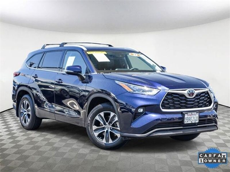 Used 2022 Toyota Highlander XLEImage 2