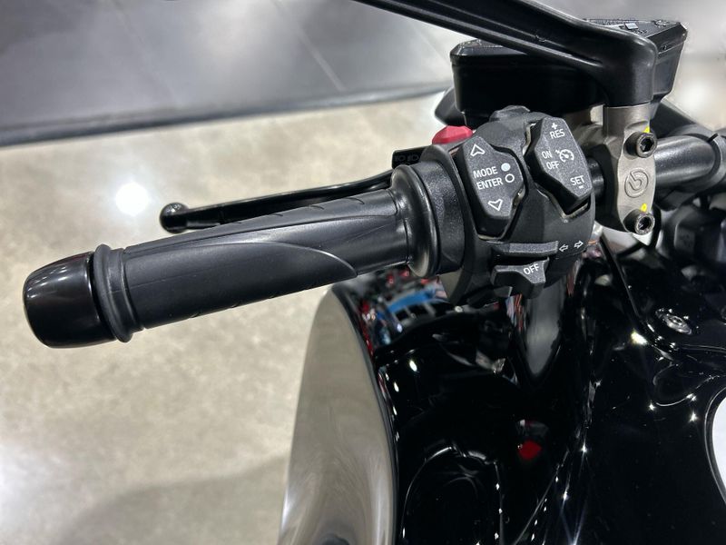 2024 Ducati DIAVEL V4 - DEMO Image 16