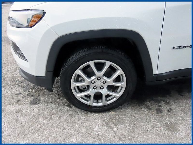 2024 Jeep Compass Latitude Lux in a Bright White Clear Coat exterior color and Blackinterior. Papas Jeep Ram In New Britain, CT 860-356-0523 papasjeepram.com 