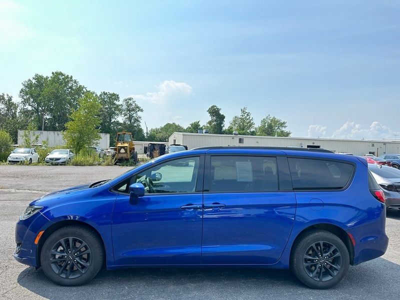 2020 Chrysler Pacifica Launch EditionImage 10