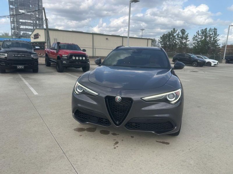 Used 2022 Alfa Romeo Stelvio VeloceImage 2