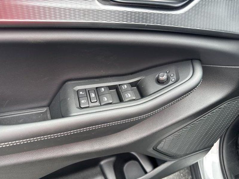 New 2025 Jeep Grand Cherokee L Laredo X 4x4Image 10