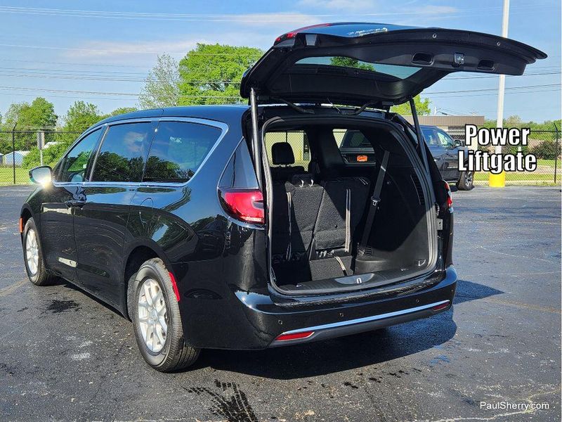 New 2027 Chrysler Pacifica Select