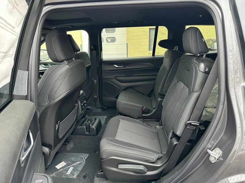 2025 Jeep Grand Cherokee L Laredo X 4x4Image 13