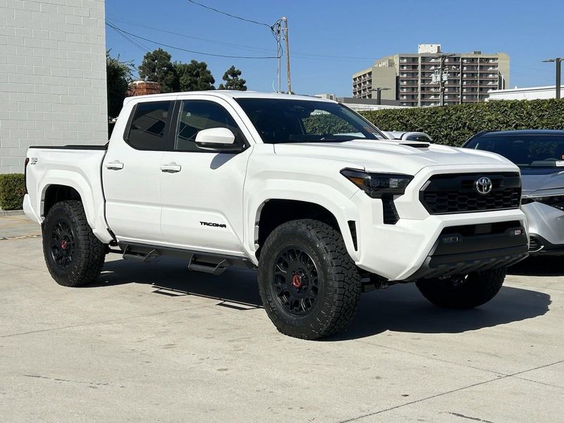 2024 Toyota Tacoma TRD SportImage 2