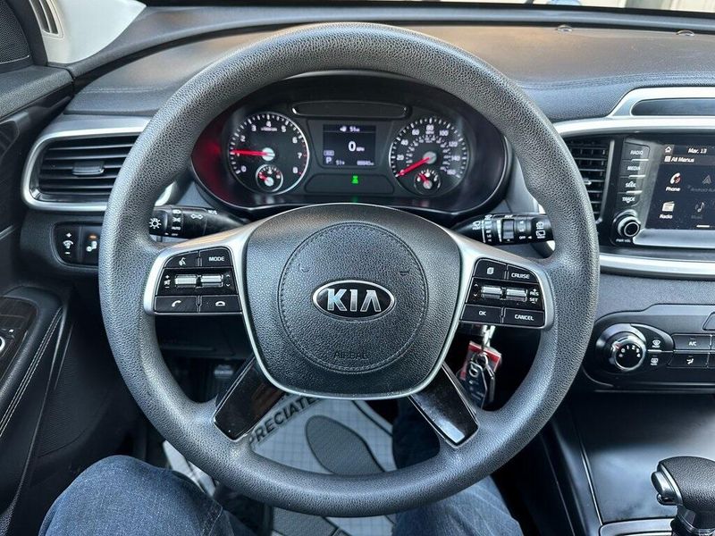 2019 Kia Sorento LXImage 2