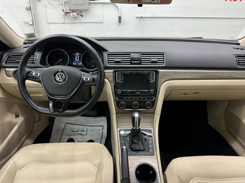 2018 Volkswagen Passat 2.0T SEImage 26