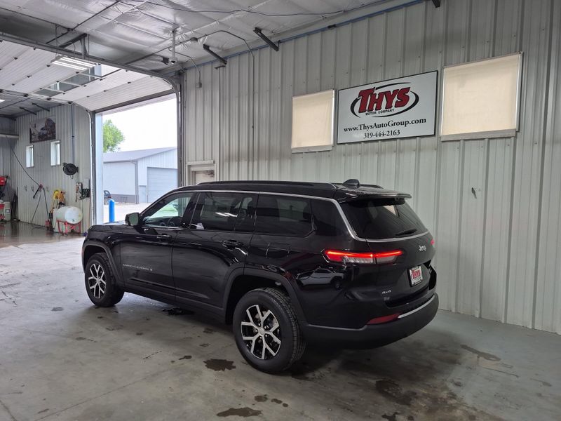 New 2025 Jeep Grand Cherokee L Limited 4x4Image 21
