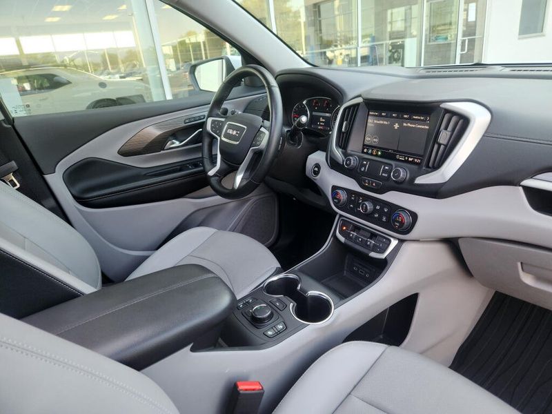 Used 2024 GMC Terrain SLT