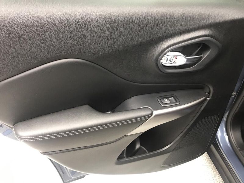 Used 2021 Jeep Cherokee LimitedImage 14