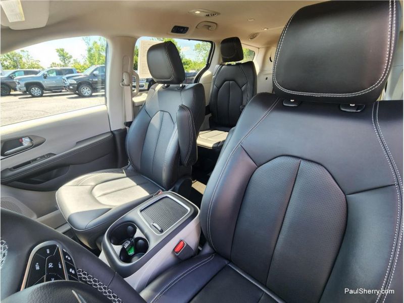 Used 2024 Chrysler Pacifica Touring L