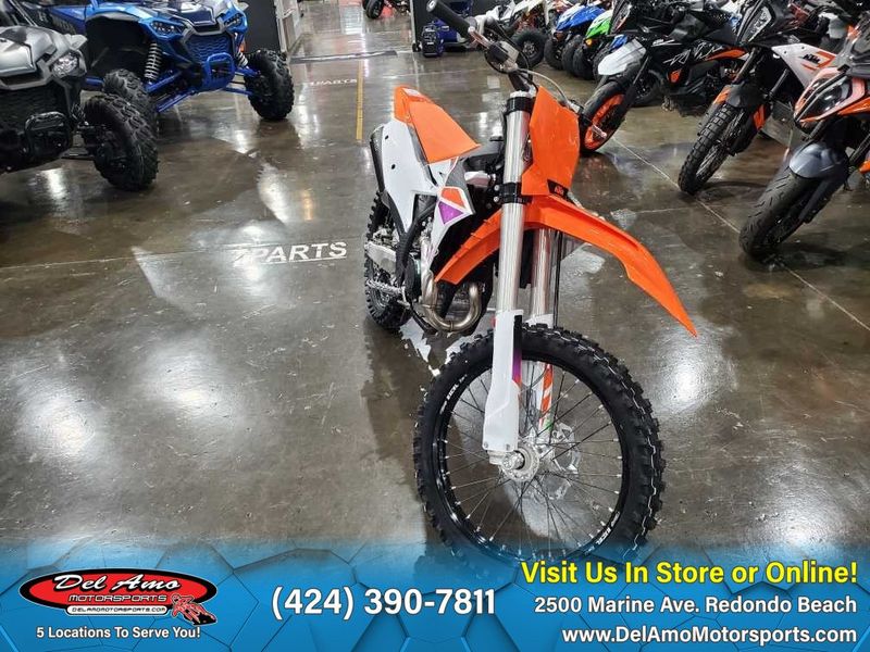 2024 KTM 450 SX-F  in a ORANGE exterior color. Del Amo Motorsports of Redondo Beach (424) 304-1660 delamomotorsports.com 