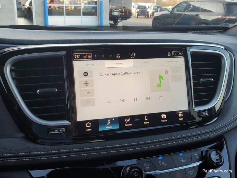 New 2026 Chrysler Pacifica Select