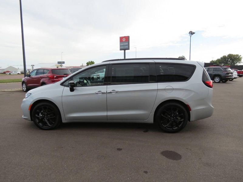 2024 Chrysler Pacifica Touring LImage 10