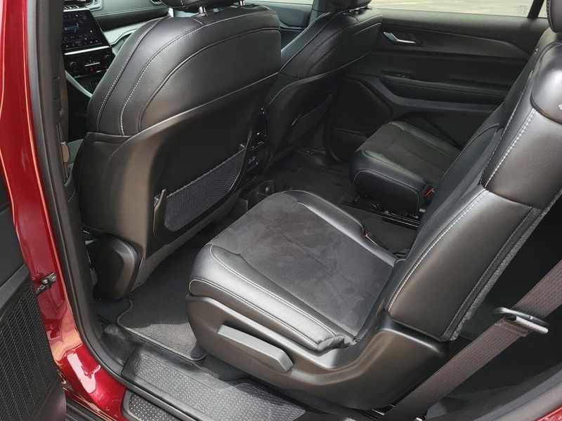 2025 Jeep Grand Cherokee L Altitude XImage 30