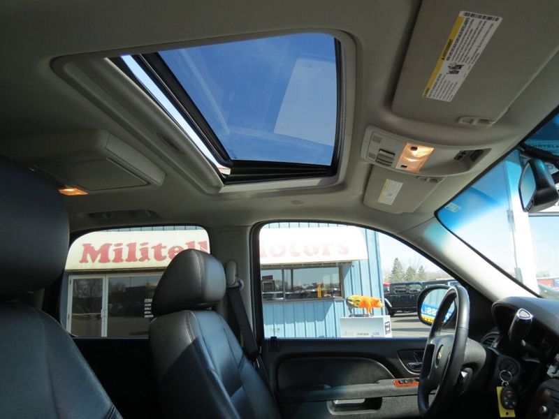 2012 Chevrolet Tahoe LTZ 4x4 4dr SUVImage 9
