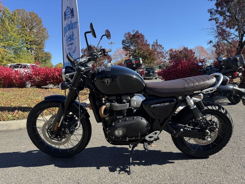 2025 Triumph Scrambler 1200 X - SAPPHIRE BLACK