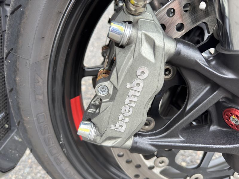 2024 Ducati Streetfighter V2