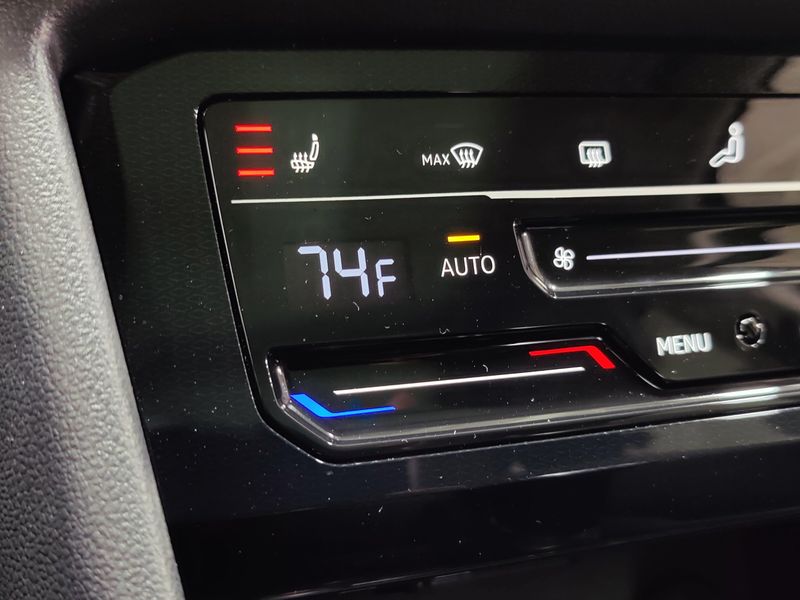 Used 2026 Volkswagen Taos SE Black AWD w/SunroofImage 19