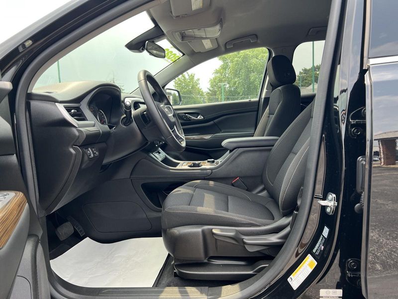 Used 2023 GMC Acadia SLE