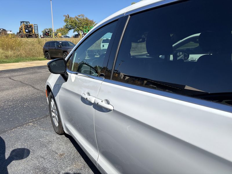 New 2026 Chrysler Pacifica SelectImage 11